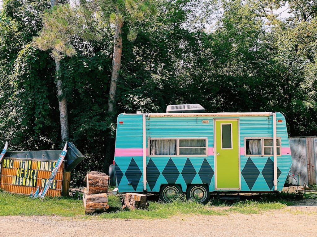 RV lifestyle - Photo by Meg Jenson on Unsplash