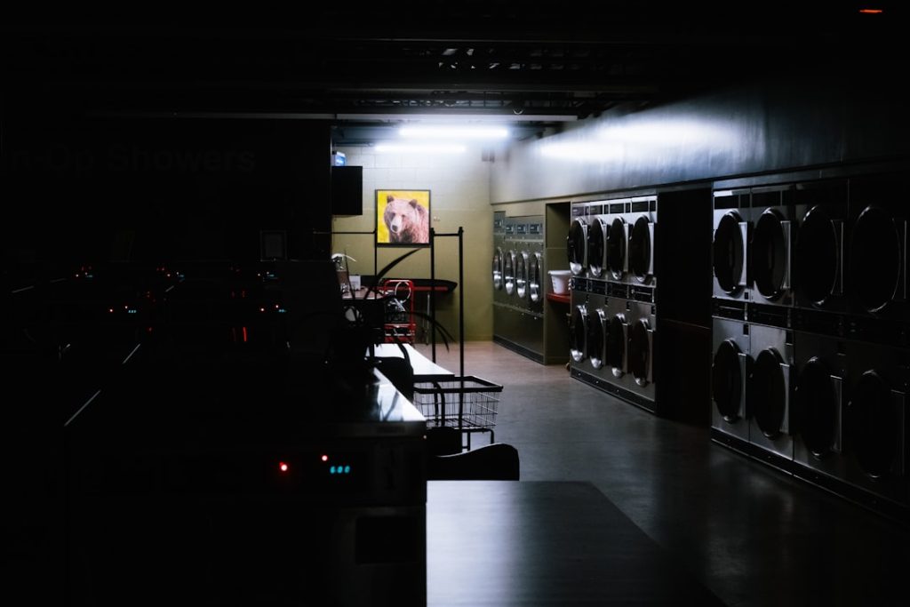 Use Laundromat Off-Peak Hours Between 10 AM-2 PM Tuesday-Thursday to Access Premium Machines and Avoid $23-$41 in Time-Wasting Peak Hour Delays