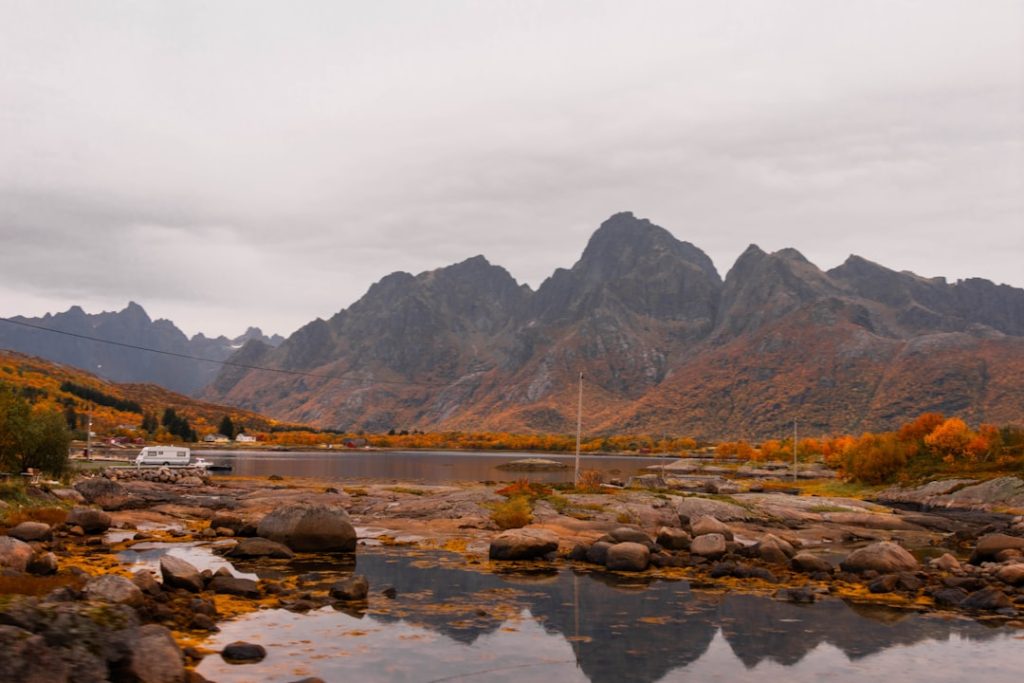 RV lifestyle - Photo by Ingrid Martinussen on Unsplash