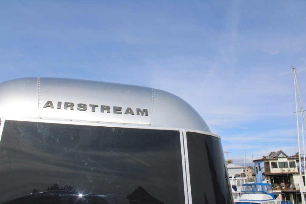 RV lifestyle - Photo by Jolea Schwindt on Unsplash