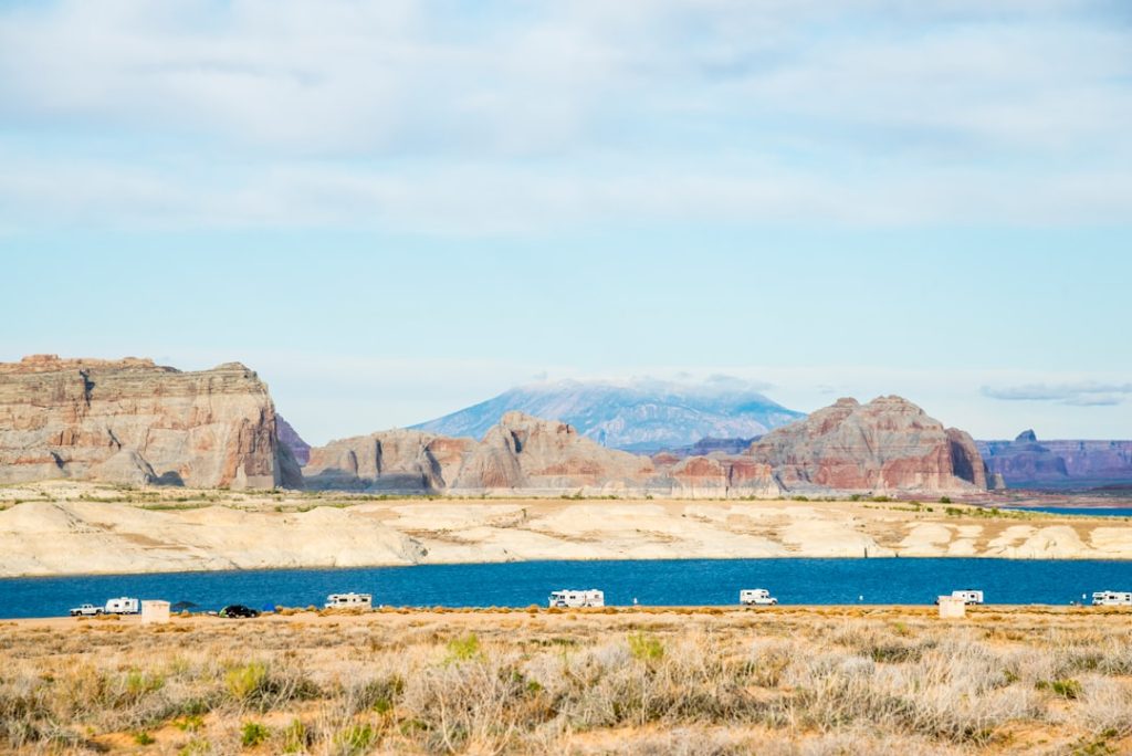 RV lifestyle - Photo by Jim DeLillo on Unsplash